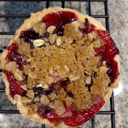 strawberry blackberry crumble pie